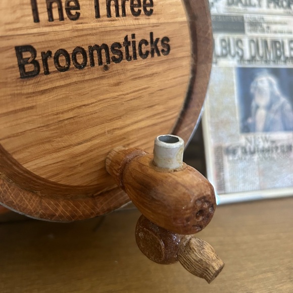 ‘The Three Broomsticks’ Customized Oak Whiskey Infusion Barrel. For Decoration. - Picture 5 of 6